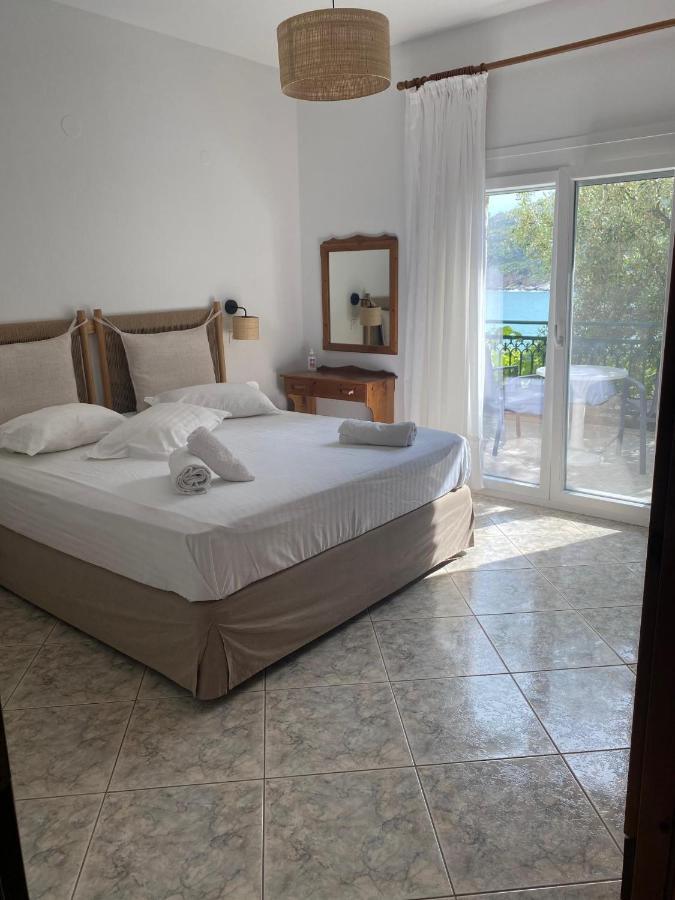 Petra Mare Apartments Aliki  Exterior photo