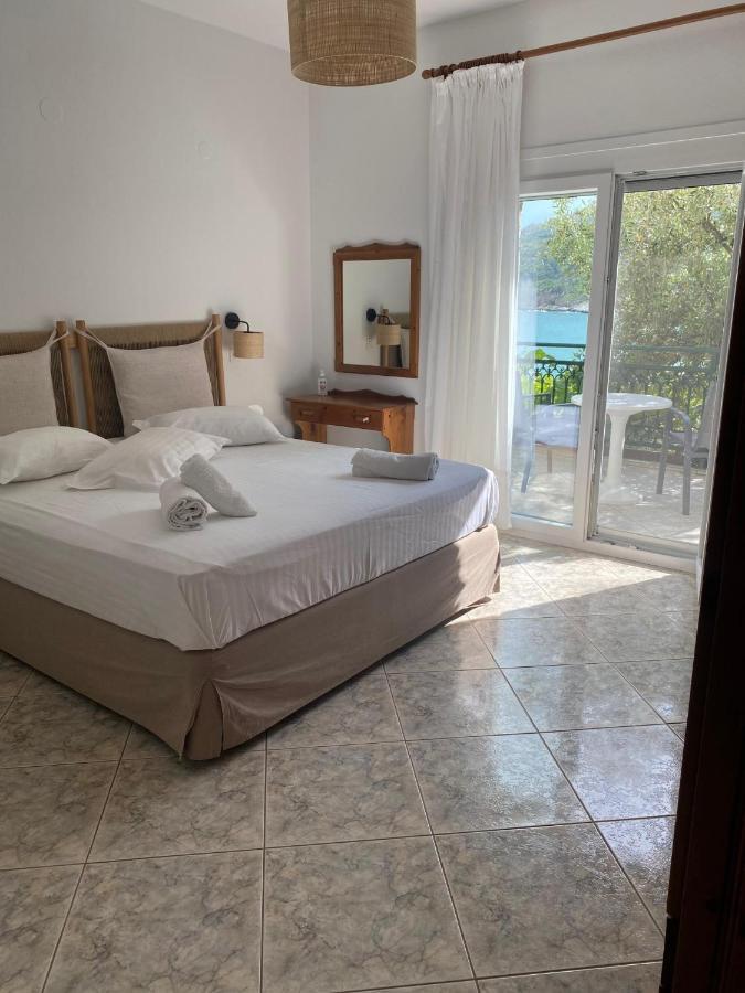 Petra Mare Apartments Aliki  Exterior photo